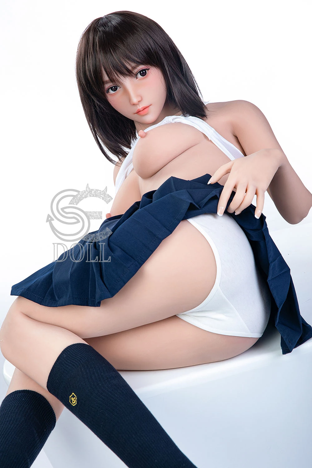大人しい学生制服ラブドール